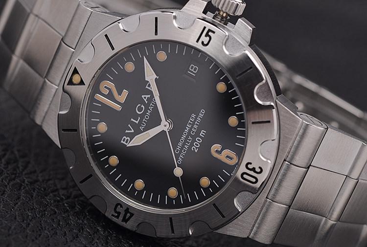 已售出【97新】宝格丽Diagono大三针日历自动机械钢带男表SD38SSD