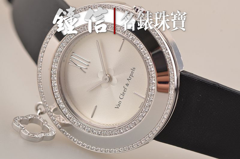 已售出【98新】梵克雅宝白金镶钻活动圈石英女表VCARM95200全套有发票