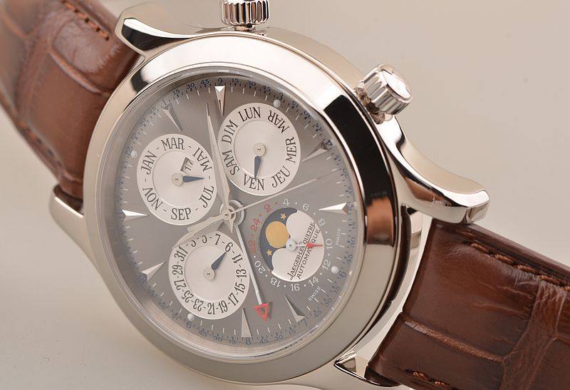 已售出【97新】积家超卓大师白金万年历月相闹铃自动机械男表Q146344A