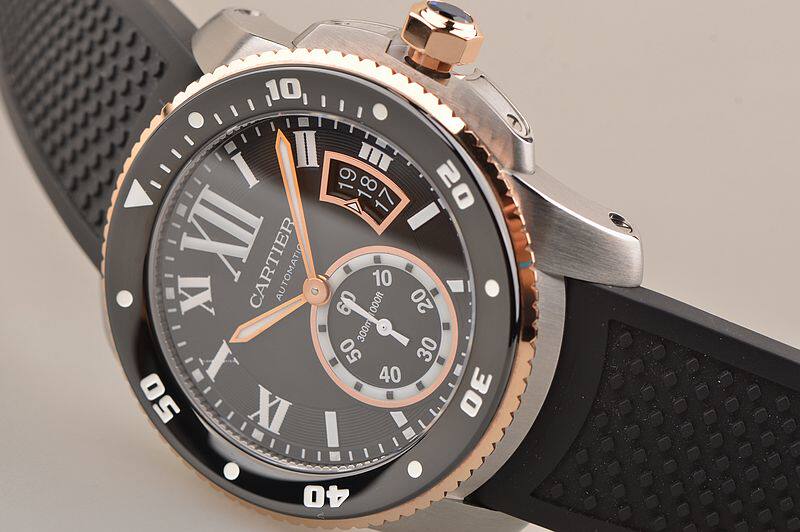 已售出【99新】卡地亚卡历博黑盘玫瑰金及钢潜水自动胶带男表W7100055