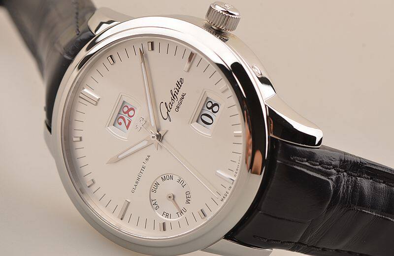 已售出【98新】格拉苏蒂参议员周历显示折叠扣皮带男表100-05-13-02-04