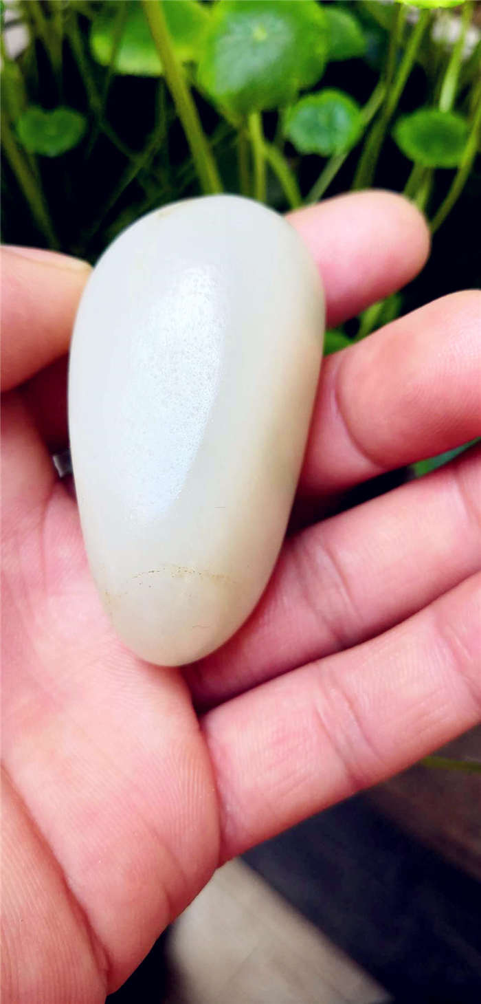 85克新疆和田玉籽料白玉原石玩料