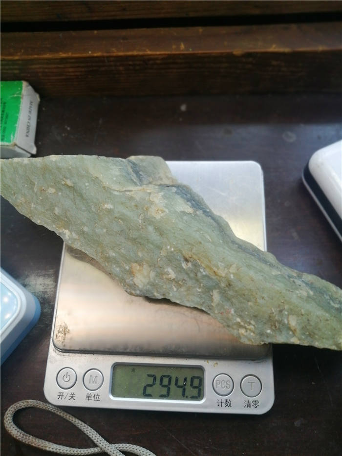 新疆和田玉戈壁料青白玉原石