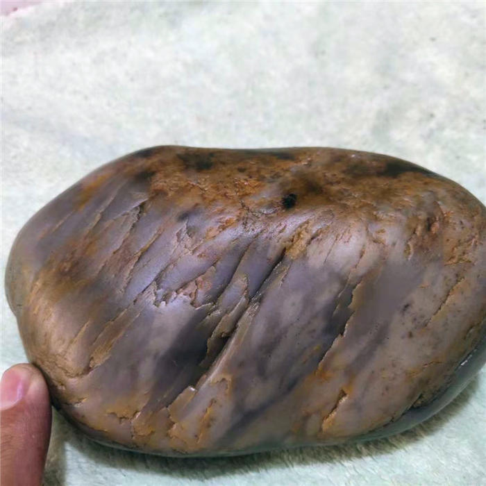新疆和田玉籽料桃花玉 紫罗兰 直闪石玉 粉玉原石1520克