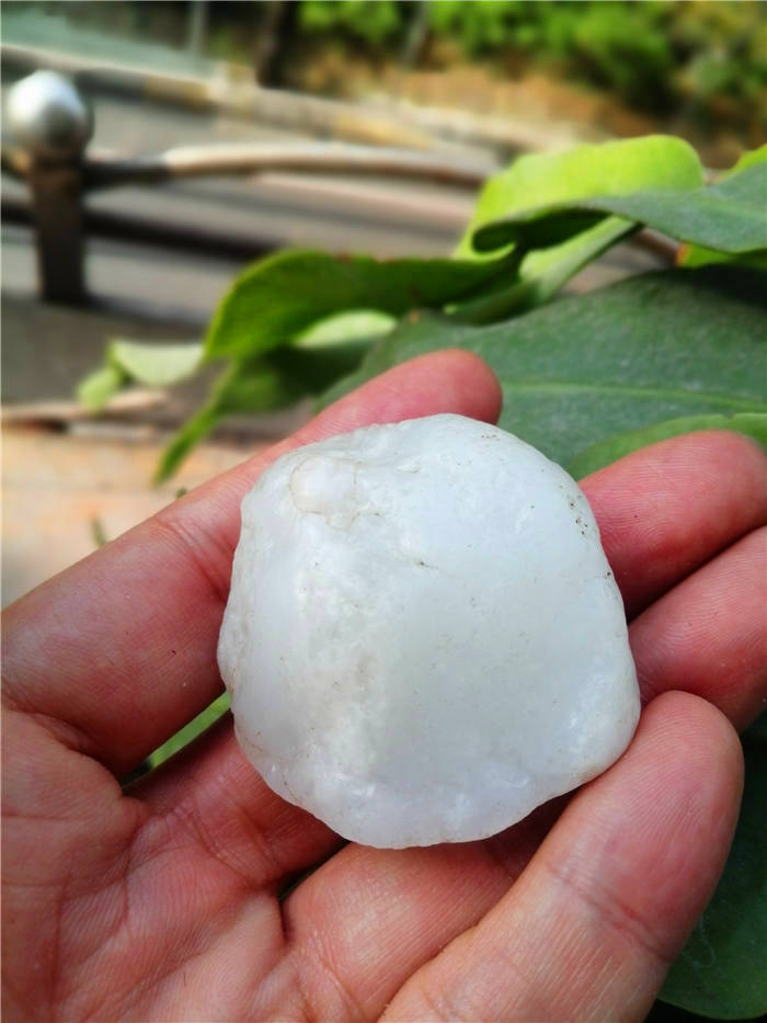 新疆和田玉戈壁料一级白白玉原石