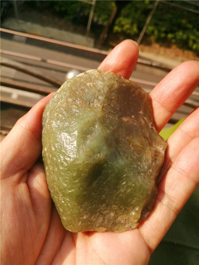 新疆和田玉戈壁料青玉原石