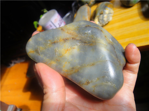 445克新疆和田玉籽料黄皮青花原石