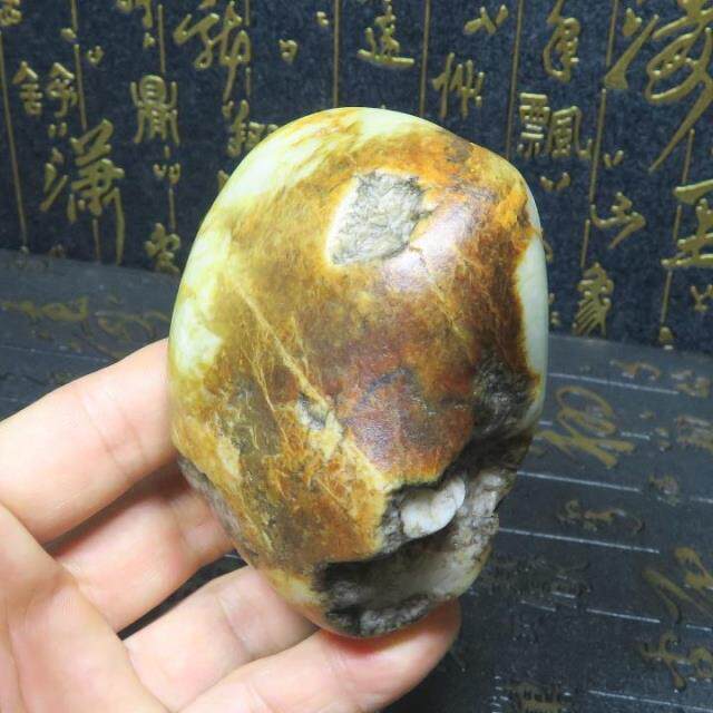 468克新疆和田玉籽料黄皮白玉原石玩料