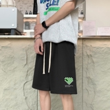 黑色