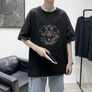 T1545P25港风英伦印花圆领T恤男加大加肥港风模特男士宽松T恤图片