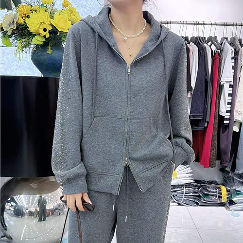 宜语析6519秋加大码烫钻外套女