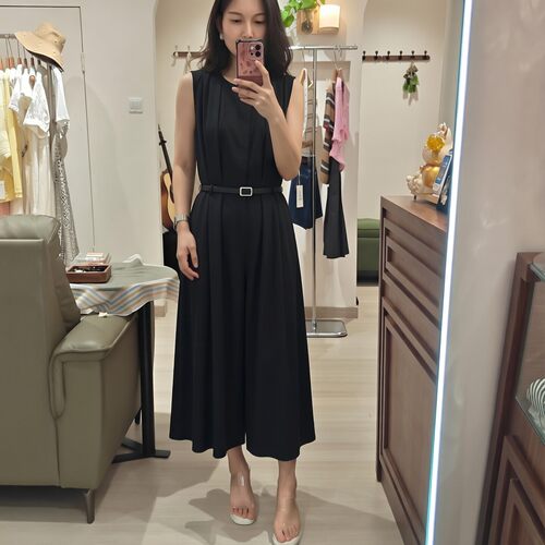 法式高端夏日精美无袖连衣裙女士圆领宽松适合胖mm的遮肚长裙2026