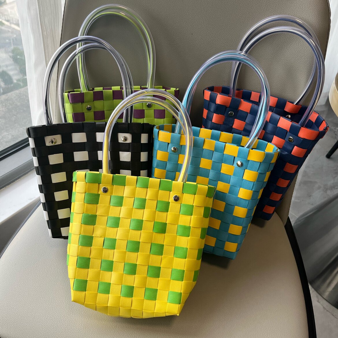 手工编织菜篮子包手提礼品收纳袋可爱彩色清新格子塑料编织篮小号
