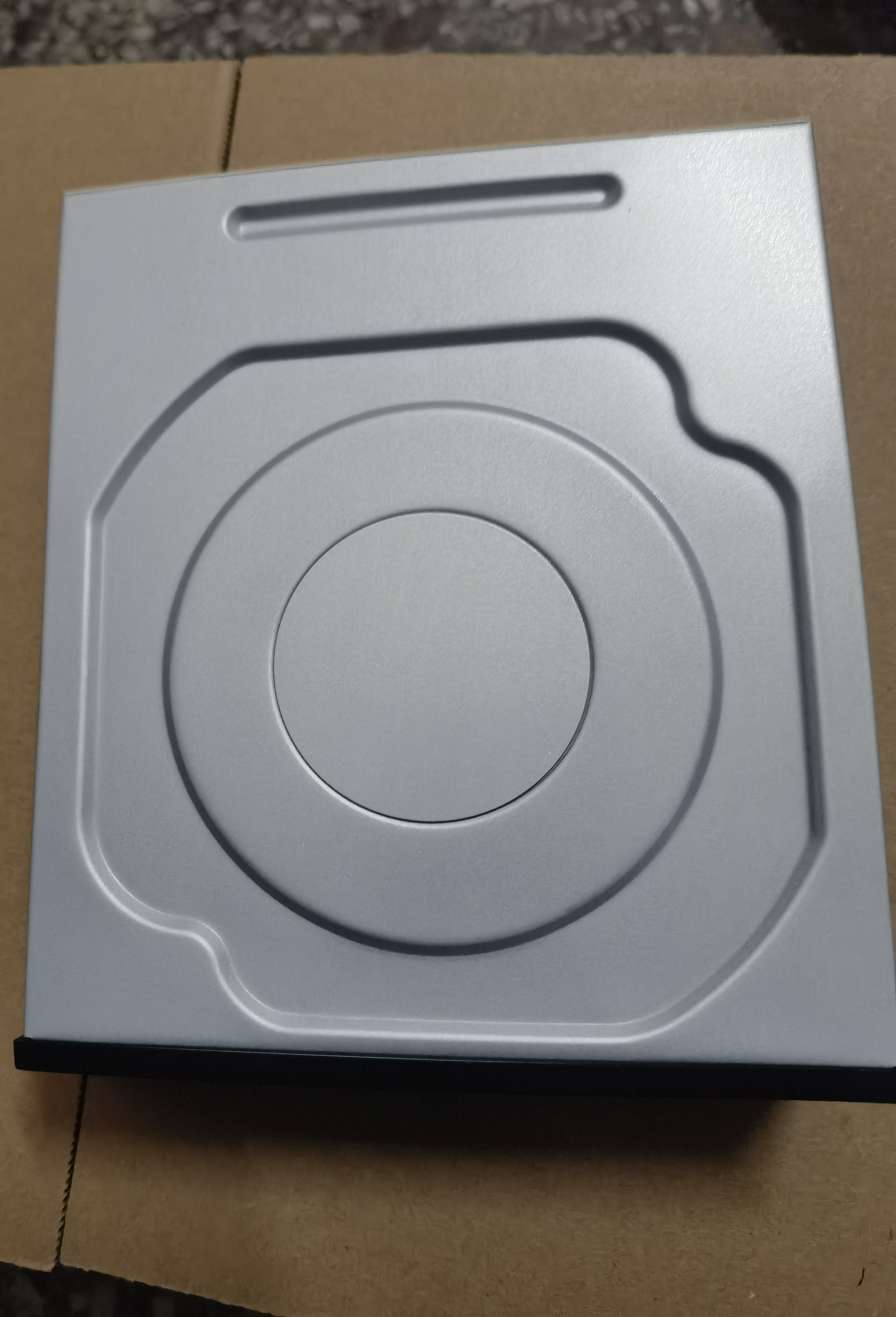 建兴台式刻录机光驱iHAS124 内置SATA串口DVD刻录机光驱24X光驱