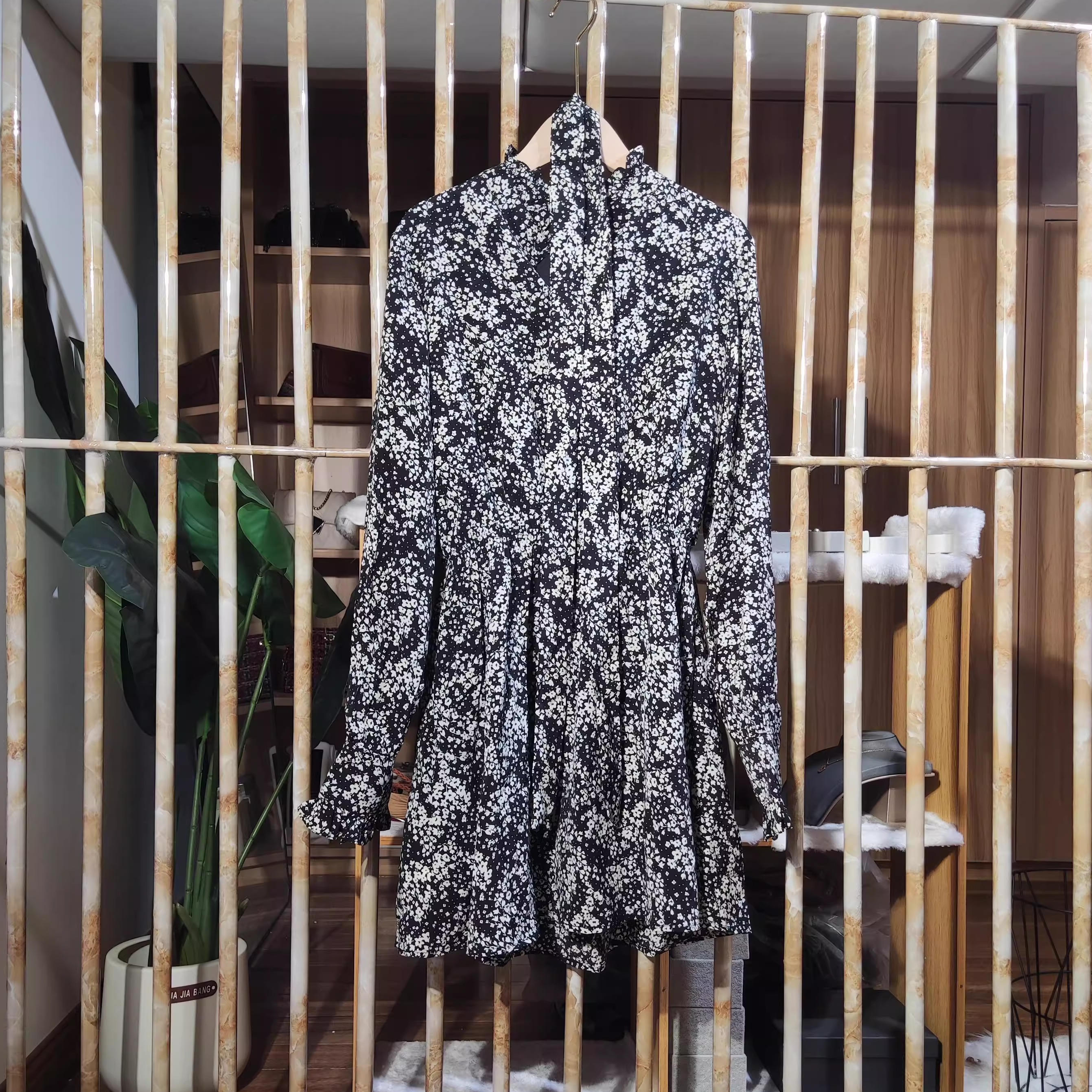 【專柜撤柜】品牌女裝夏裝時(shí)尚高品質(zhì)秋季連衣裙品牌尾貨不退不換