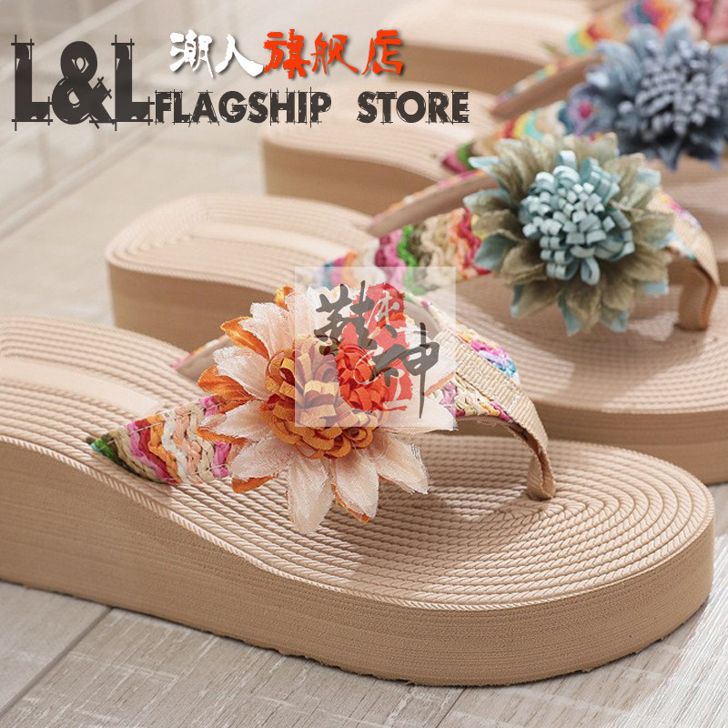 仿草编PP草编织人字拖女夏季时尚外穿坡跟沙滩夹脚凉拖鞋花朵厚底
