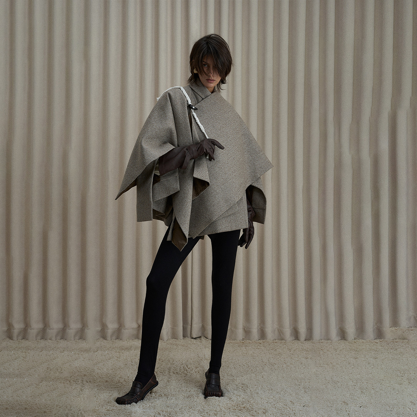 【现货】MAYALI 25AW 咖色斜纹编绳扣方片披肩 DOUBLEBOO,服饰配件/皮带/帽子/围巾,围巾/丝巾/披肩,淘宝优惠券,粉丝福利购,淘宝优惠卷