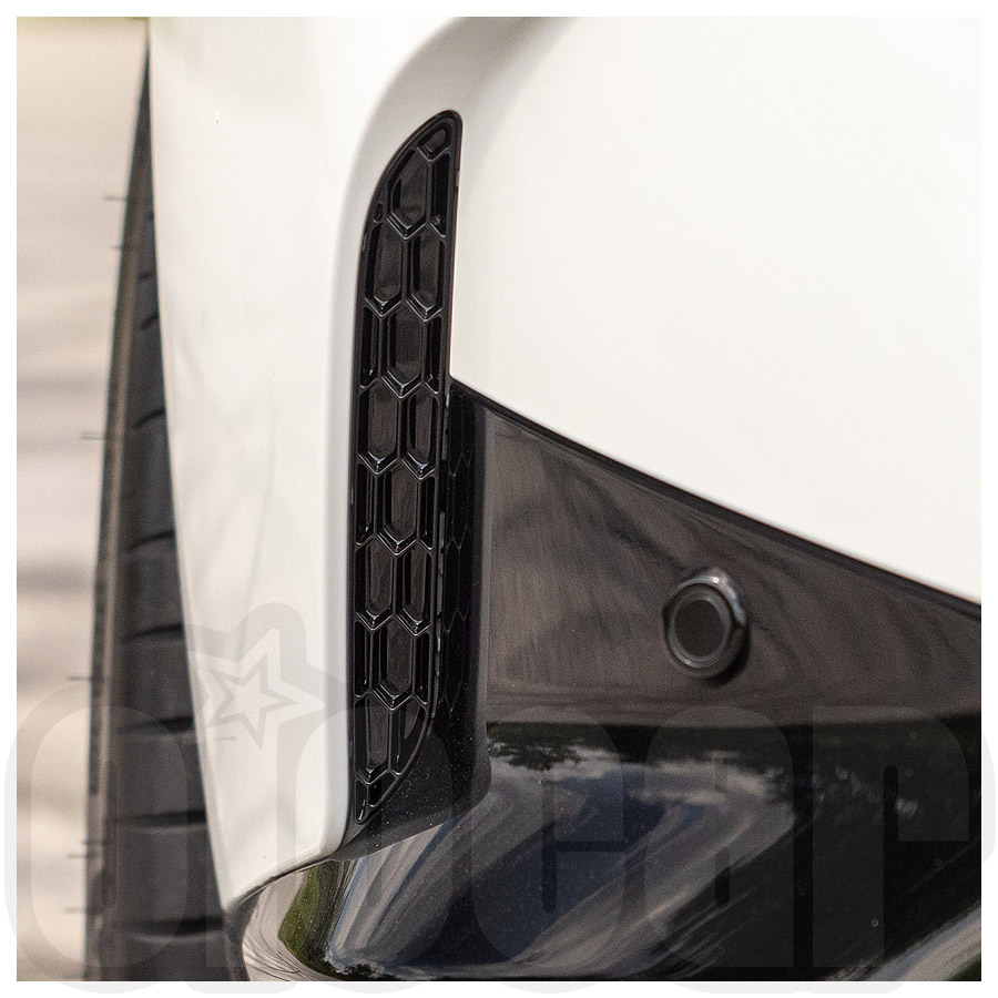 宝马2系G42 M240i 改装美国ACEXXON后杠反光片替换式蜂窝装饰条