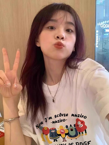 T0987-P25 夏季花儿乐园趣味T恤女白色落肩袖潮撞色印花上衣…图片