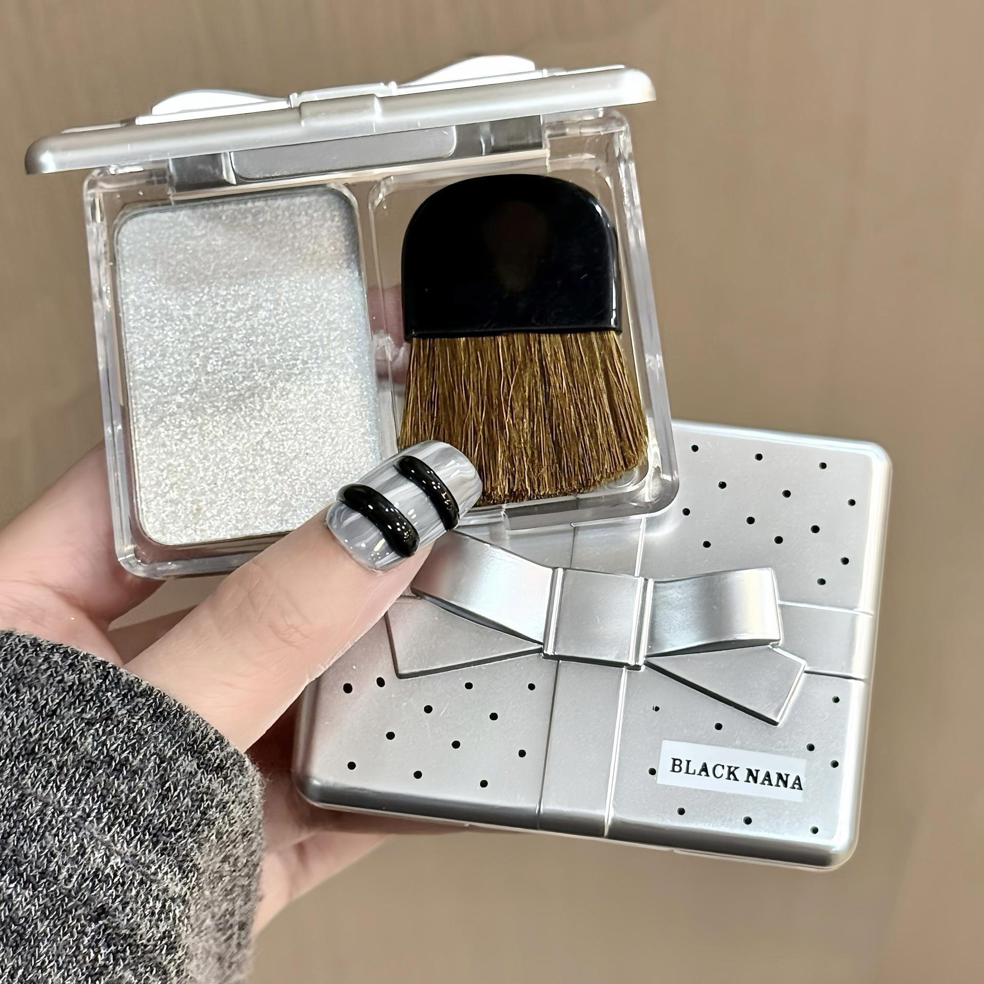 法国大牌Doise【自带刷子】星光高光盘单色超闪面部锁骨提亮清透