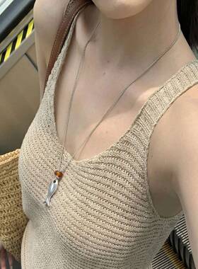 自由自在虎眼石磨砂小鱼项链女轻奢小众长款毛衣链高级感气质百搭