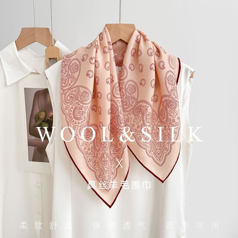 2025秋冬新款丝毛系脖小方巾时尚优雅百搭披肩高级感真丝羊毛围巾