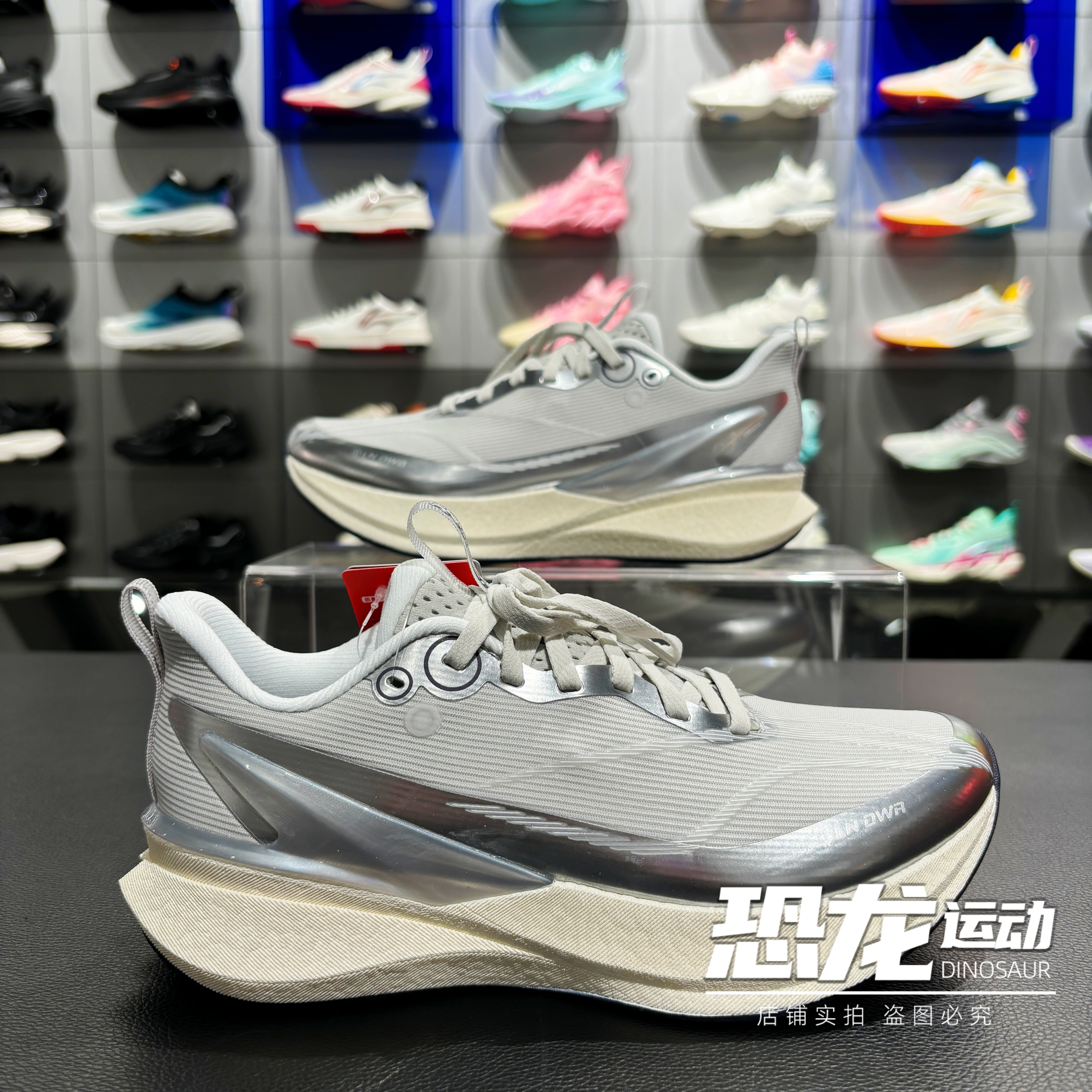 李宁女子跑鞋减震回弹