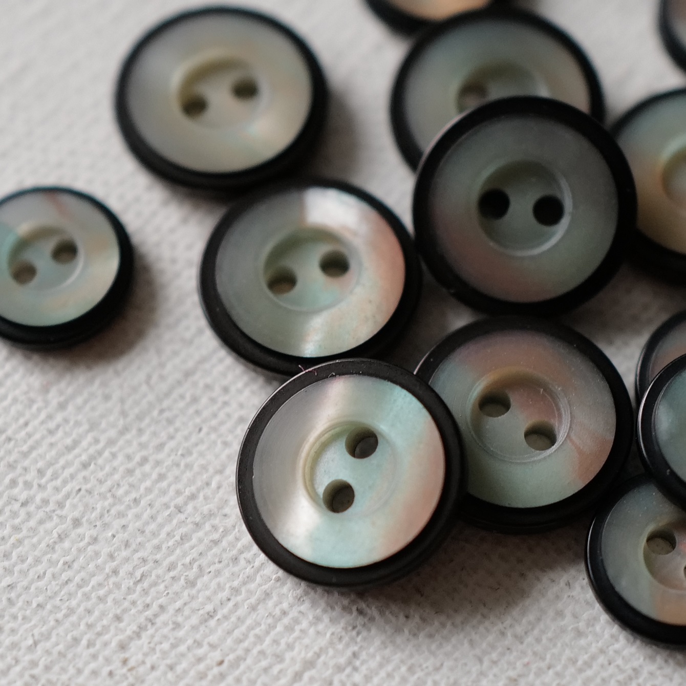 10mm一颗价英国Textile Garden黑棕色包裹仿贝壳内部树脂纽扣