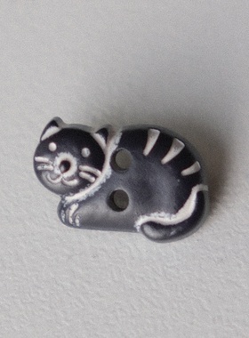 15mm1颗价英国Textile Garden光亮黑底白色线条窝着的猫纽扣