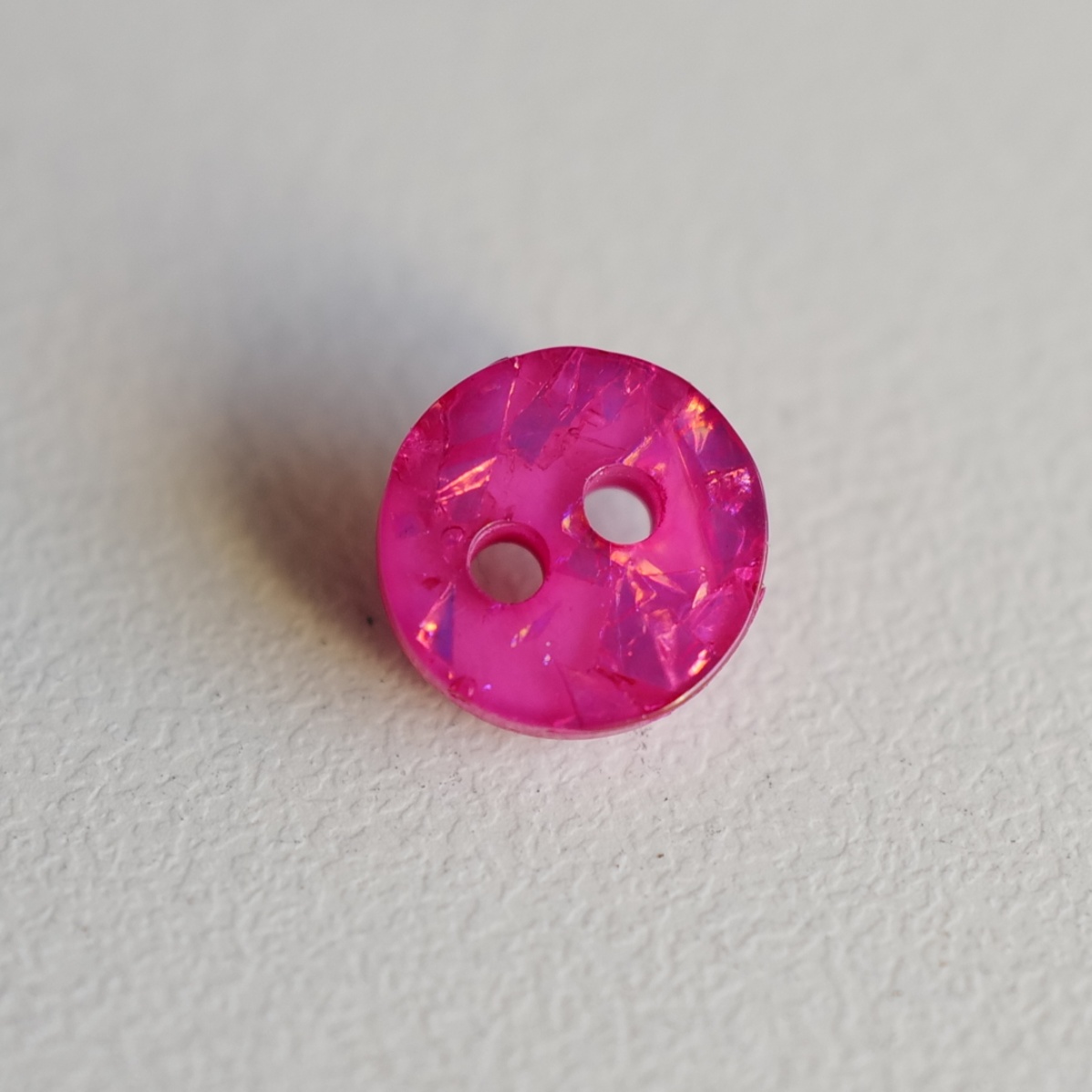 亮粉色闪亮涤纶纽扣10mm