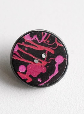 20mm一颗价格德国JIM树脂黑底玫红和红色颜料图后背透明纽扣