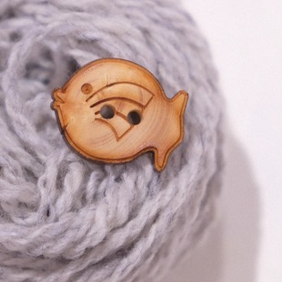 绝版 河豚鱼造型木质纽扣 22mmx17mm一颗价德国VINTAGE吹泡泡