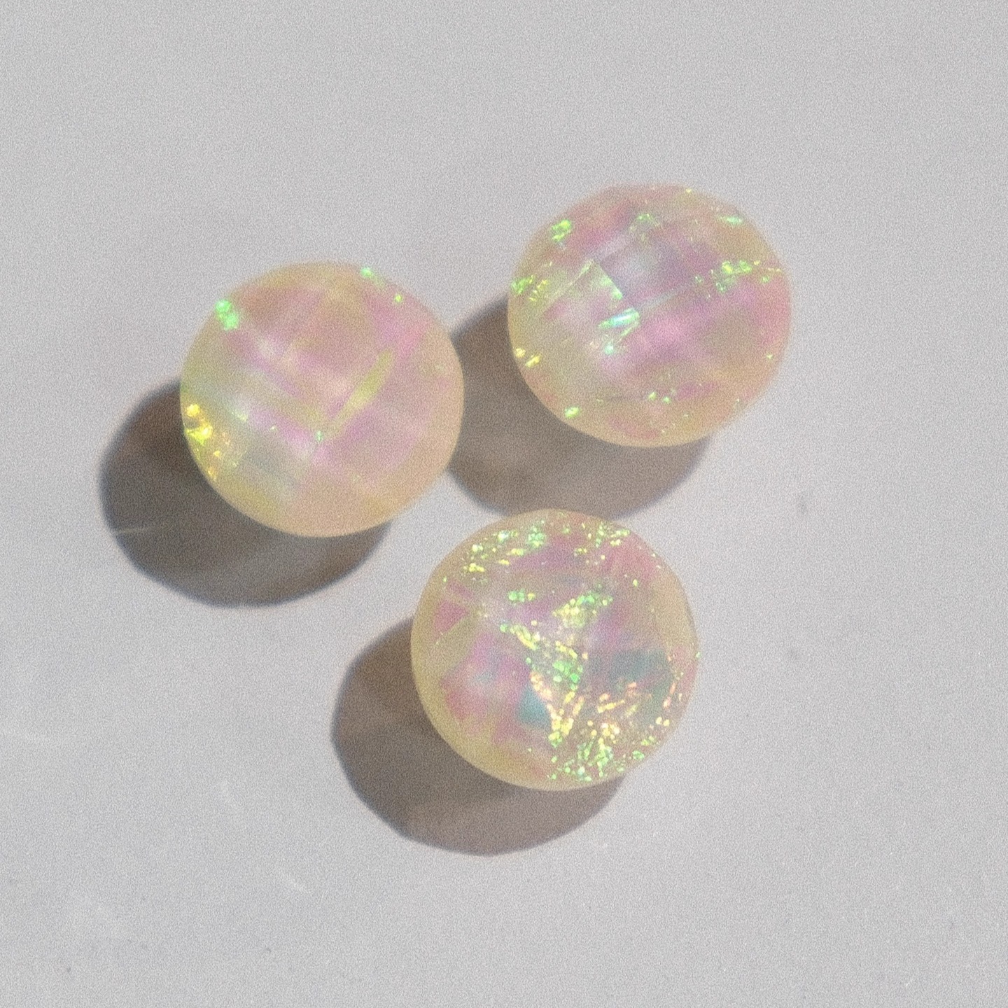 暖蛋白石色彩多切面金属底纽扣