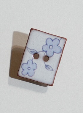 18mm×14mm一颗价英国Stockwell光亮白底蓝色花卉长方形陶瓷纽扣