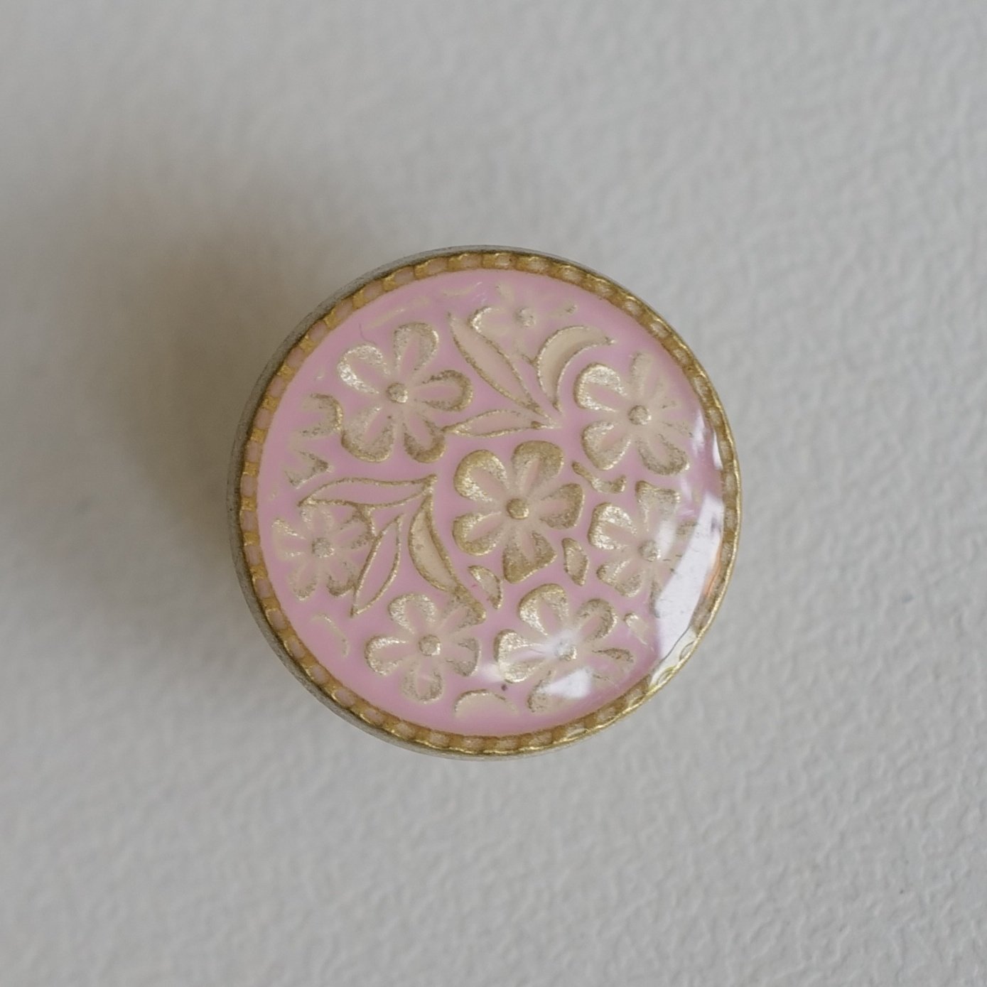玫瑰粉金色纹理金属底座纽扣
