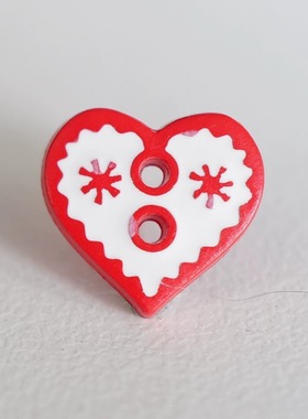 12mm一颗价英国Textile Garden红色波纹边和星号中心白色爱心纽扣