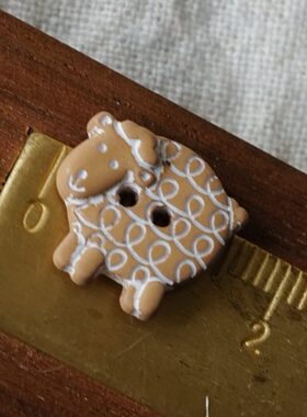 15mm一颗价英国Textile Garden浅驼底白色多圈纹理绵羊纽扣
