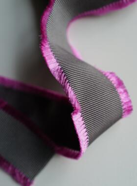 35mm宽1米价英国Textile Garden粘纤罗缎亮紫色须边中间灰色织带