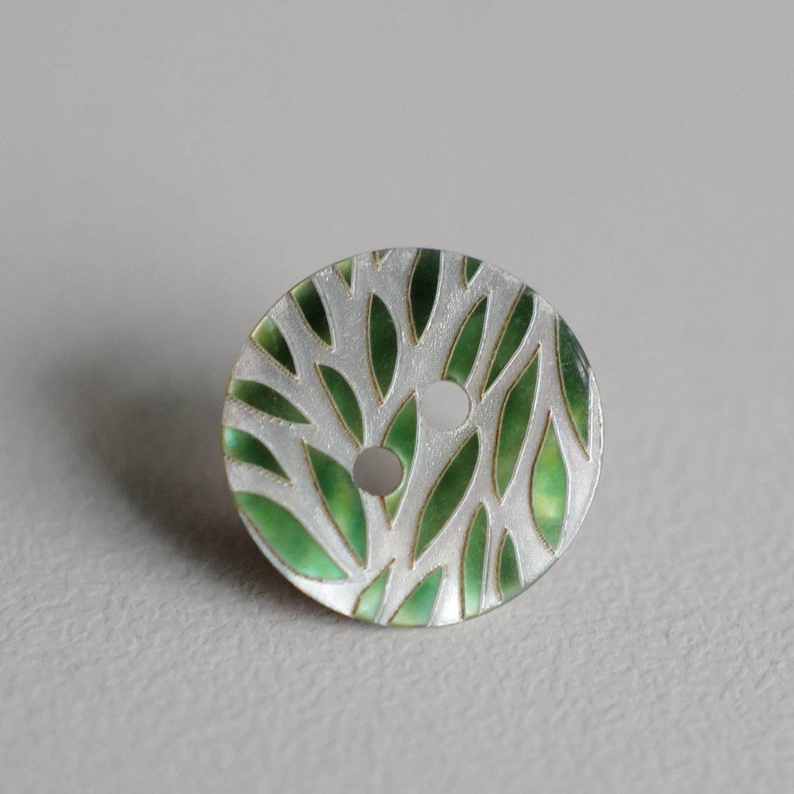 14mm一颗价英国Textile Garden草绿叶片图案不平整贝壳纽扣