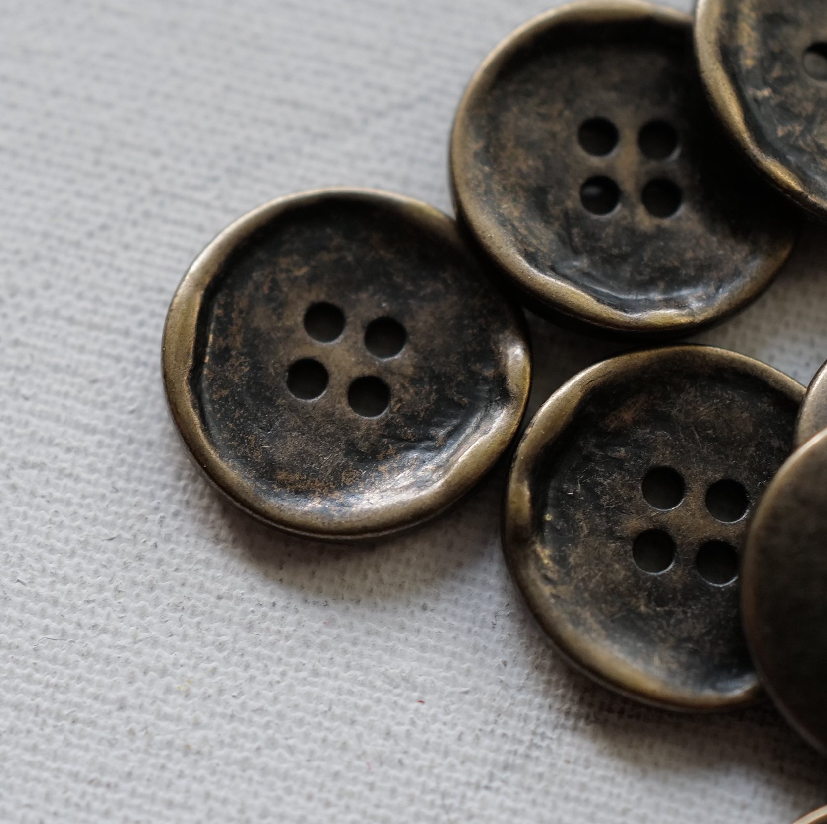 做旧青铜色4孔金属纽扣