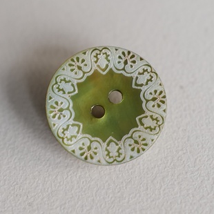 18mm价一颗英国Textile Garden珠光绿底白色蕾丝花边贝壳纽扣