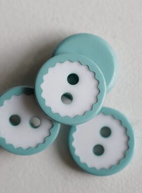 12mm一颗价英国Textile Garden白色带浅松石色扇形花边树脂纽扣