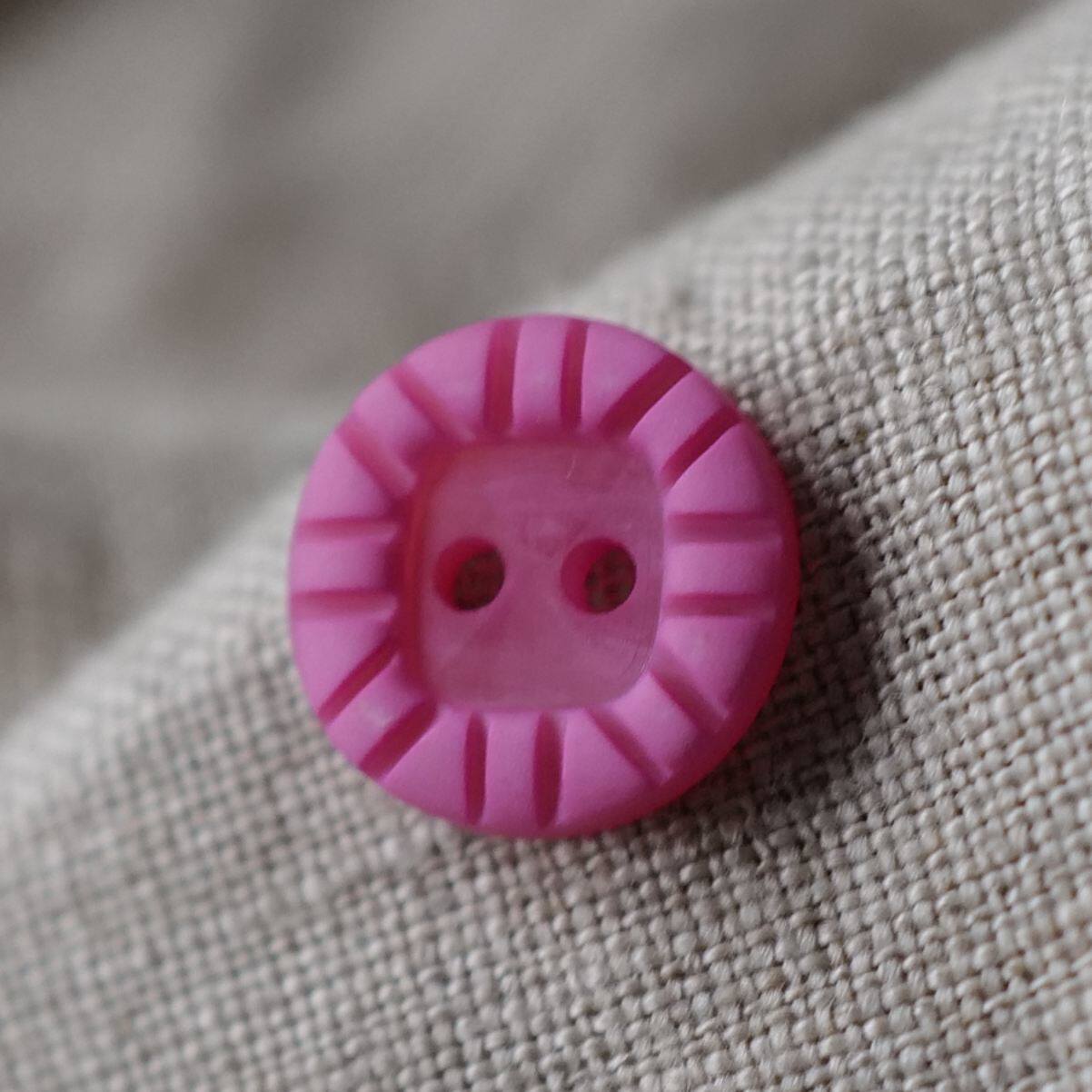 14mm一颗价英国Textile Garden粉色色外圈凸边方圆形纽扣