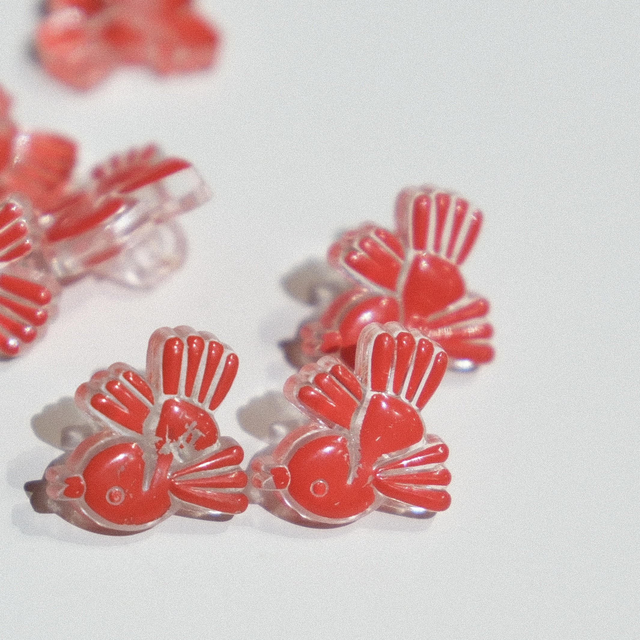 14mm不到一颗价 法国Vintage红色小鸟夜光树脂纽扣