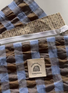 约16mm×14mm 棕紫色格纹泡泡纱牧马人棉布内衬拉链收纳袋