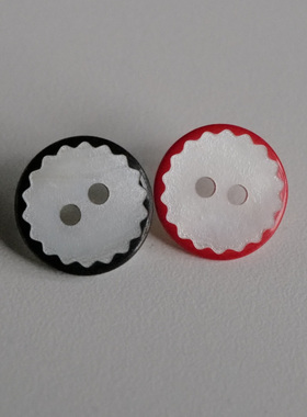 13mm2色各一颗英国Textile Garden白色贝壳锯齿花纹边缘纽扣