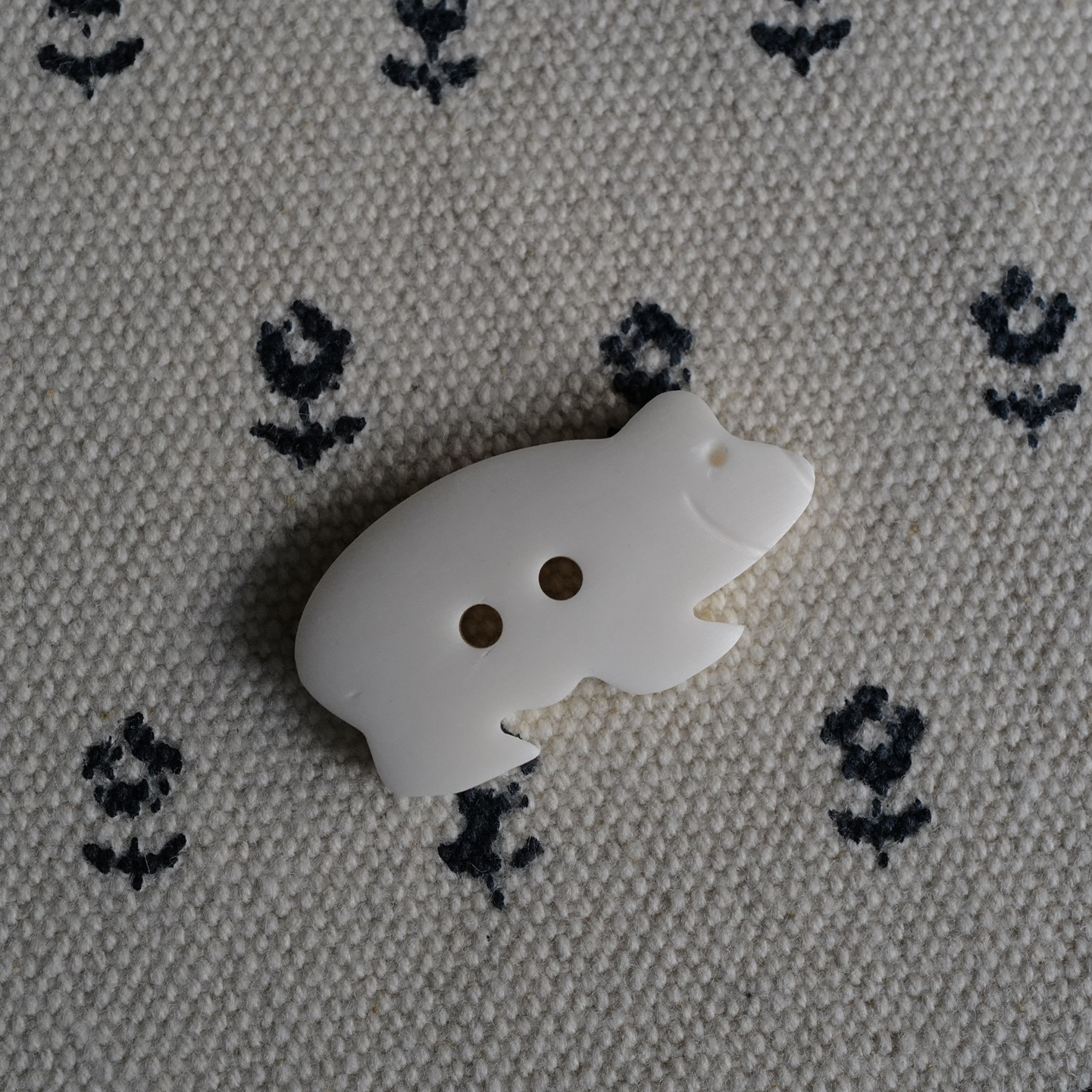 E色 29mmx15mm仅一颗德国JIM骨材质北极熊造型纽扣