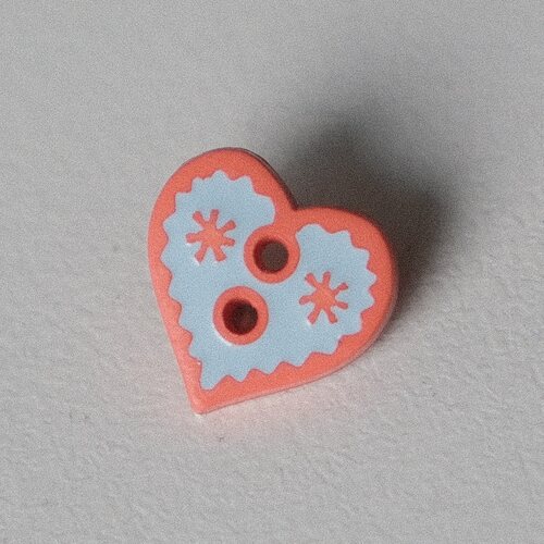 橘色边纹星号和蓝色中心爱心纽扣