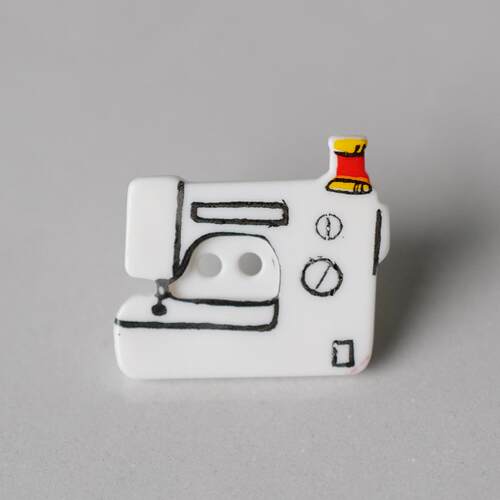 红色线轴白色缝纫机造型纽扣