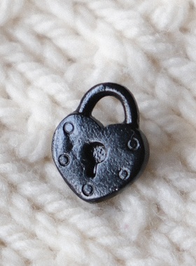 14mmx17mm一颗价德国JIM超萌光亮黑色迷你爱心锁形金属纽扣